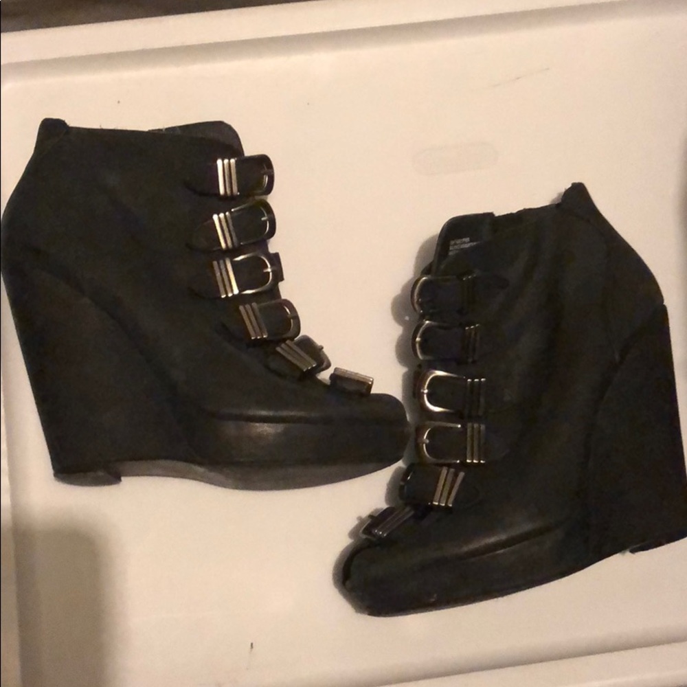 Trouvé Leather booties!